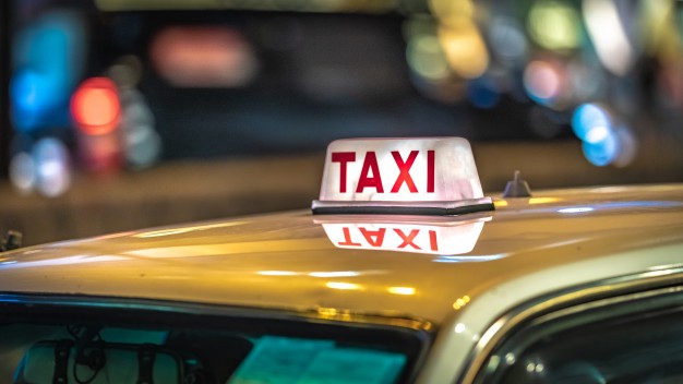 Things to think about before booking an airport taxi