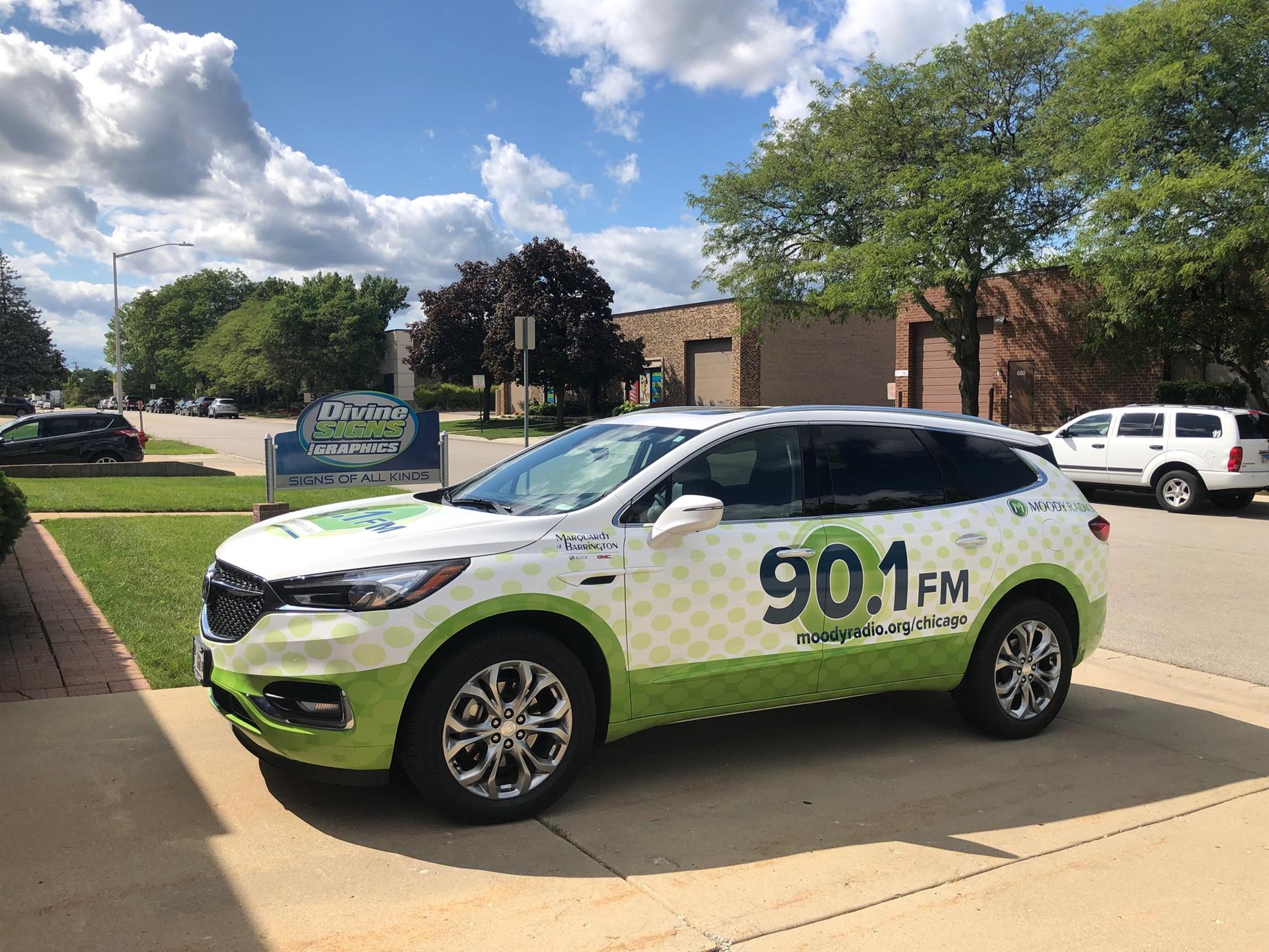 What are the benefits of vehicle advertising?