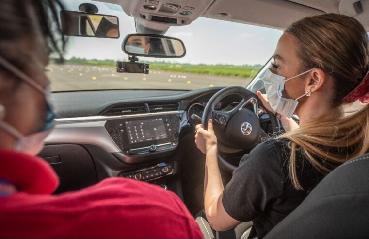 Automatic vs. Manual Driving Lessons: Which One is Right for You?